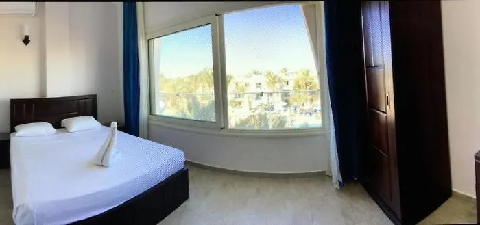 Family In View Aqua Mirage Bay